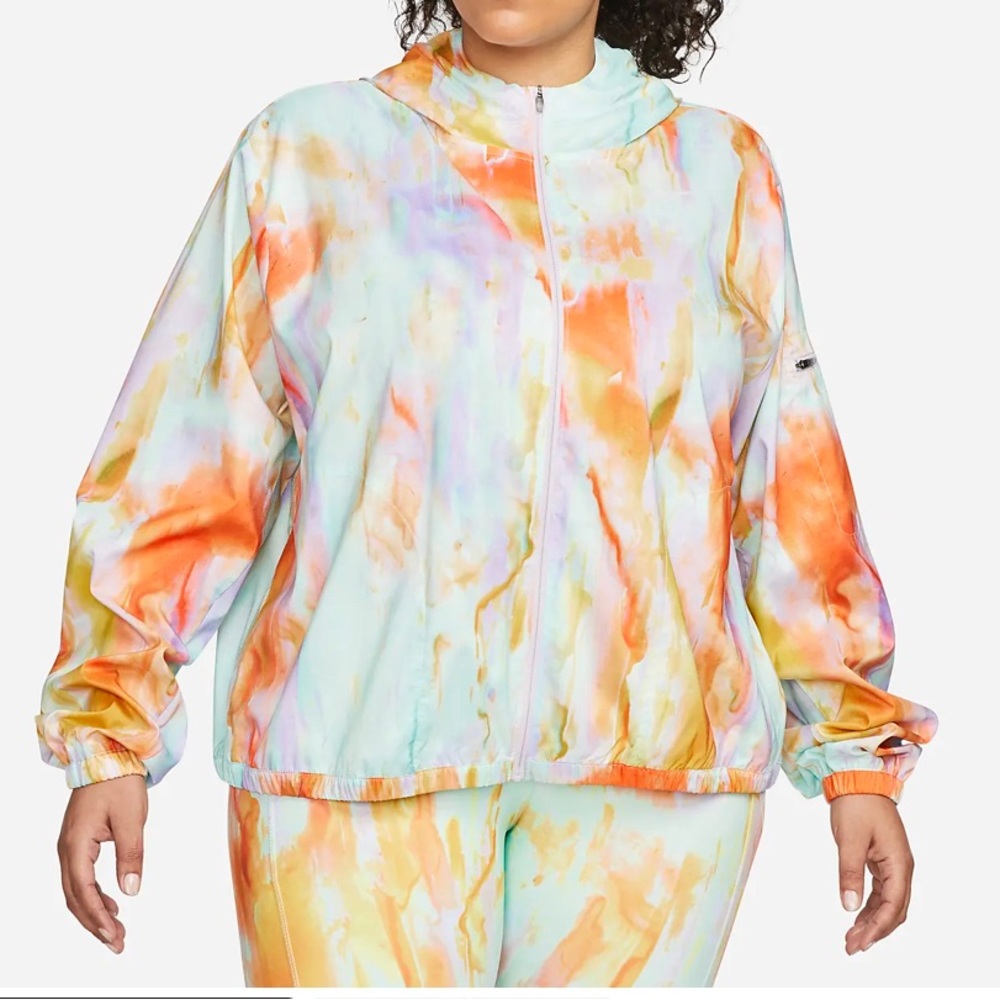 NIKE Unisex Lightweight Running Jacket Fit Run  Active $150 Sustainable Material